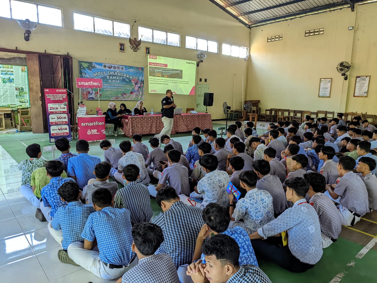 SEMINAR LITERASI DIGITAL TEKNOLOGI KOMUNIKASI UNTUK BIJAK DALAM BERMEDIA SOSIAL