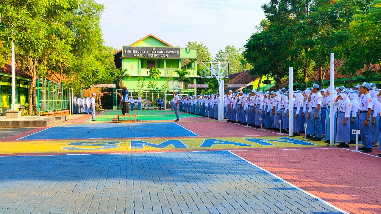 Upacara HUT RI ke 80 dan pembagian hadiah lomba Guru dan karyawan